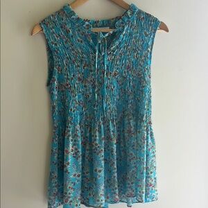 Dainty Floral Sleeveless Blouse-Blue